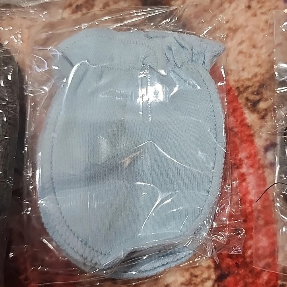 New never used newborn mittens - Picture 9 of 10